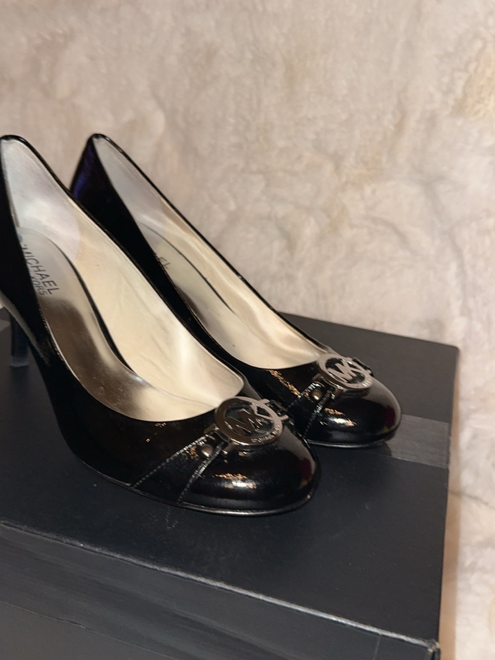 Michael Kors Black Patent Leather Icon Logo Pumps - Picture 3 of 7